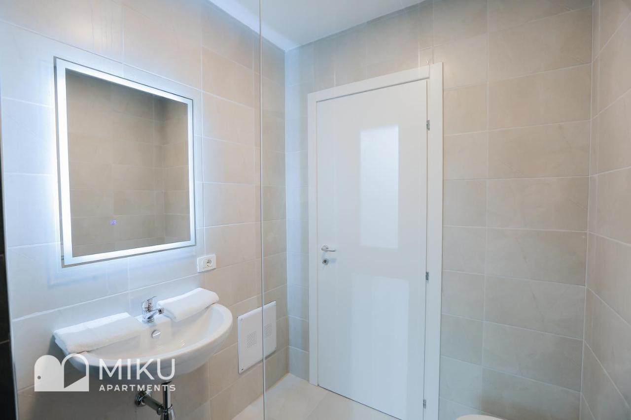 Miku Apartment - Vibrant 1Bd Apartment At Olympic Residence Tiranë Luaran gambar